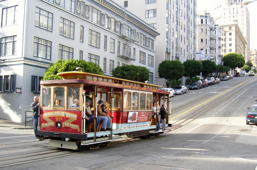 san_francisco_cable_car_on_california_street-1